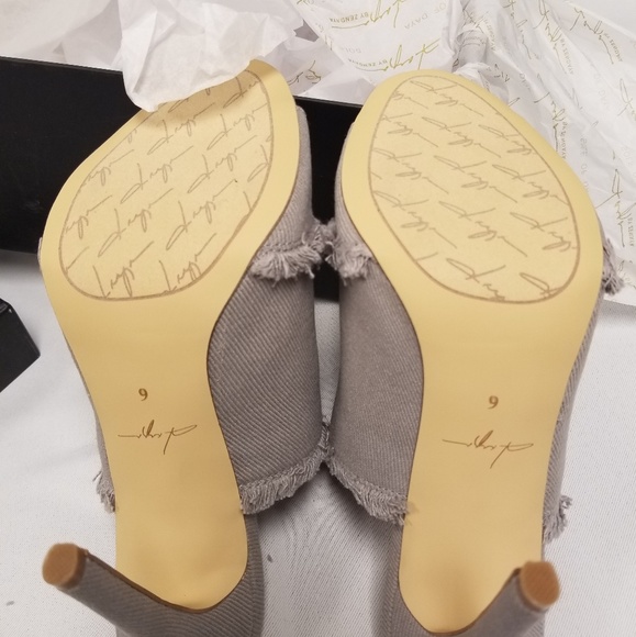 zendaya heels - Picture 2 of 4